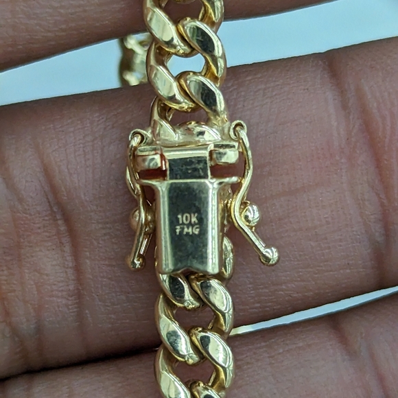 10kt Real Gold Miami Cuban Style Chain 5.8mm 24 inches - Picture 11 of 12